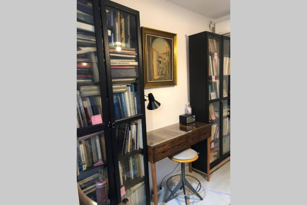 Exarcheia: Independent Ground Floor House. Apartamento Atenas Exterior foto