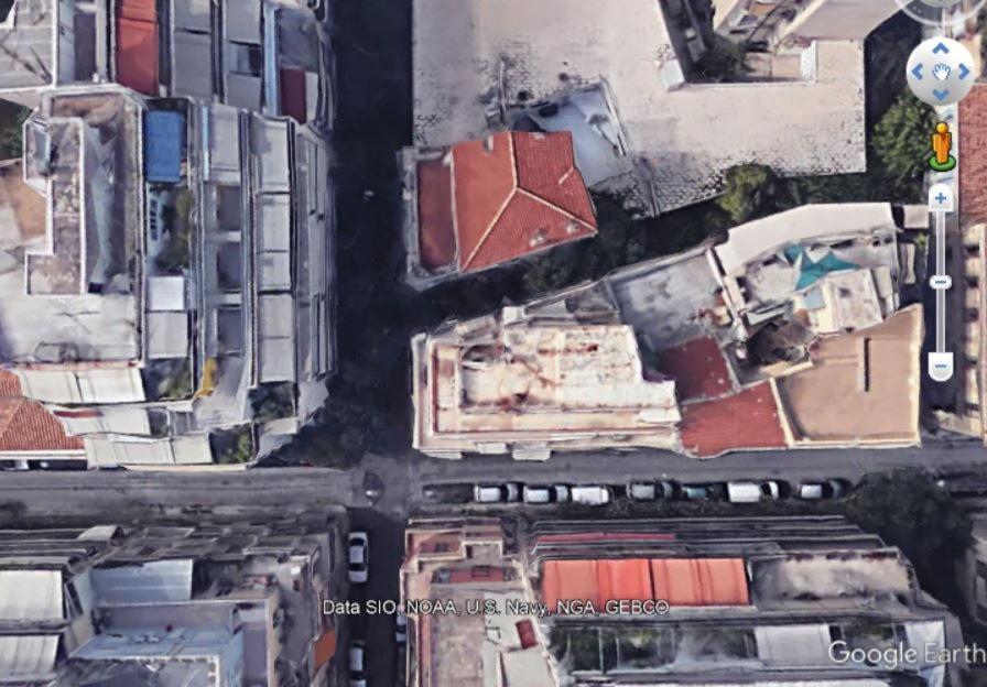 Exarcheia: Independent Ground Floor House. Apartamento Atenas Exterior foto